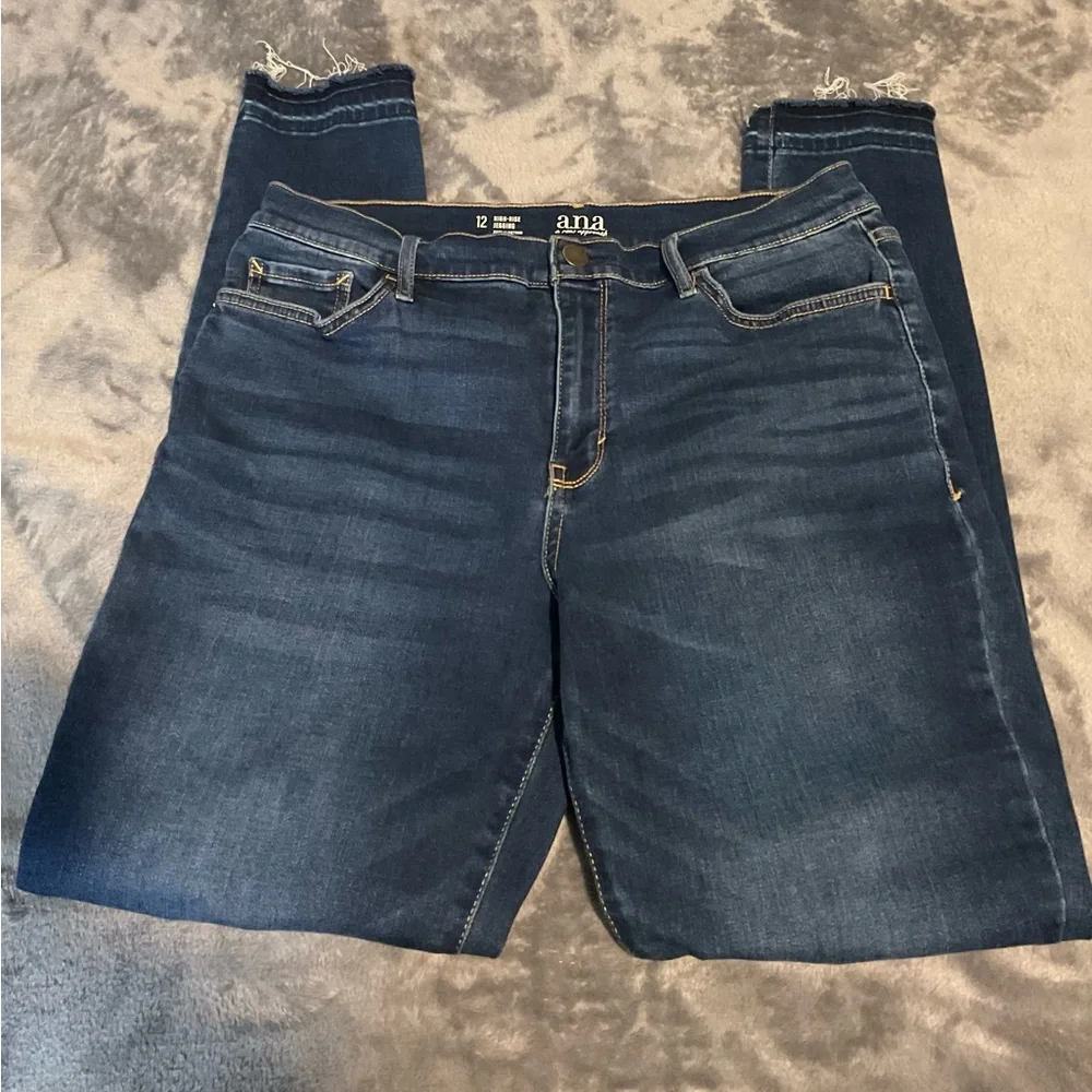 Jeans - Picture 1 of 4
